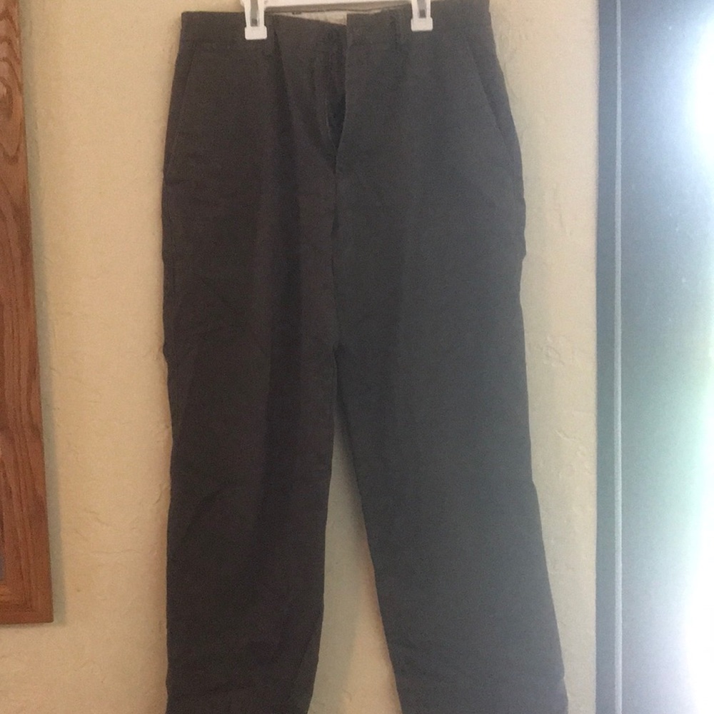 Men’s dark brown khaki pants